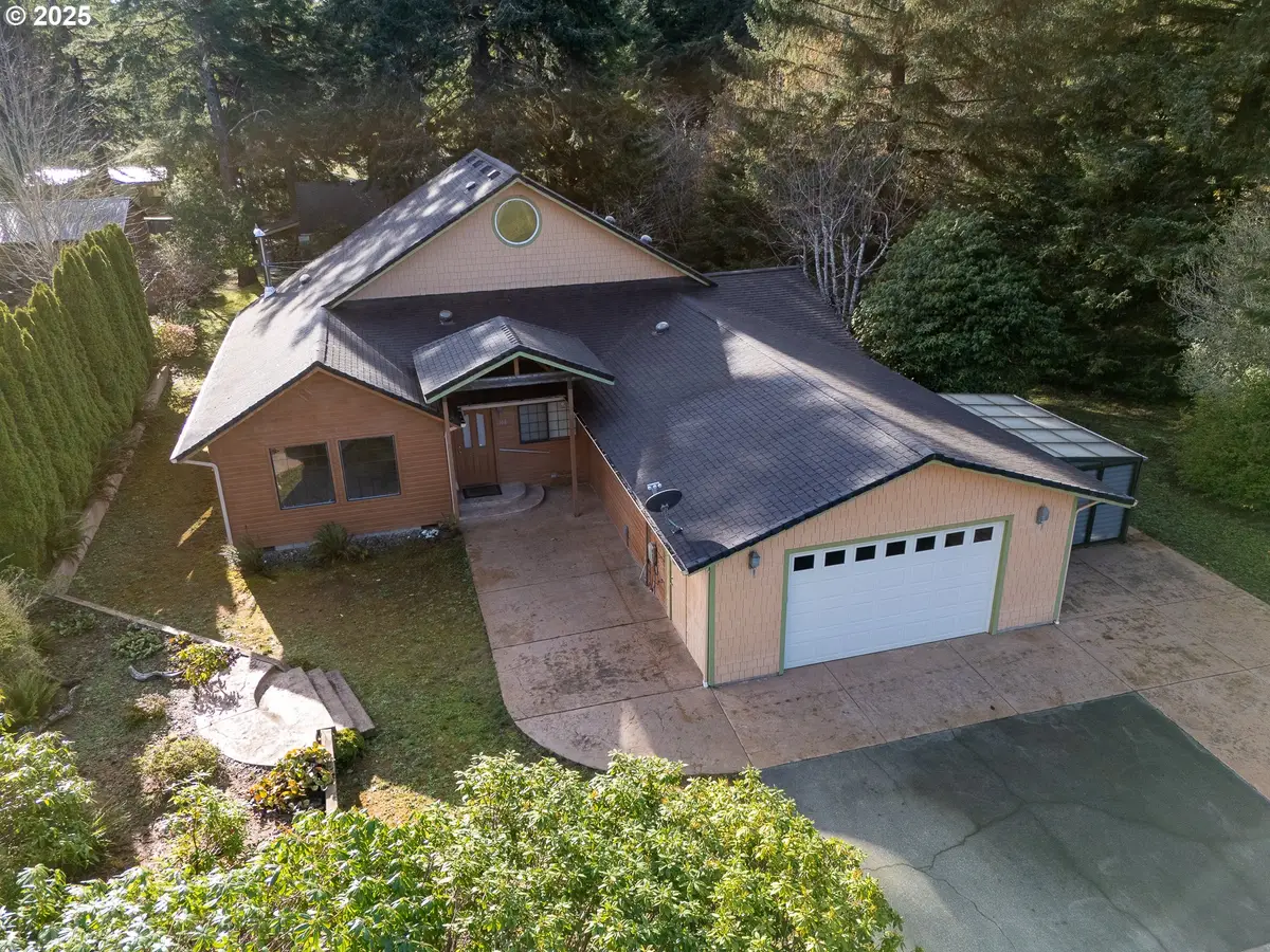 1108 6th St Se, Bandon, OR 97411 - Image #1