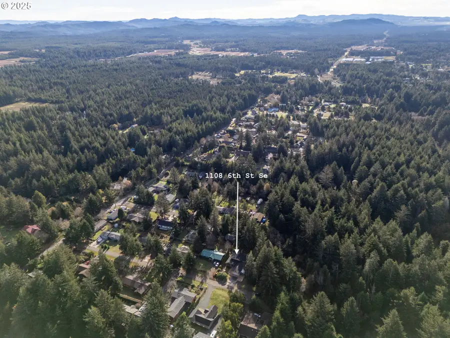 1108 6th St Se, Bandon, OR 97411 - Image #2
