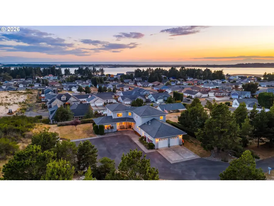 3455 Virginia Ave, North Bend, OR 97459 - #2