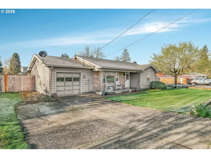 915 E Marquam St, Mount Angel, OR 97362 - #2