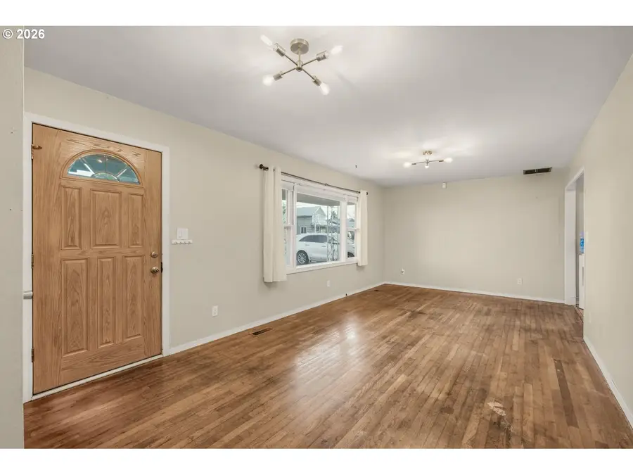 915 E Marquam St, Mount Angel, OR 97362 - #3