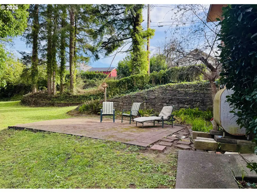 510 E 4th St, Coquille, OR 97423 - #2