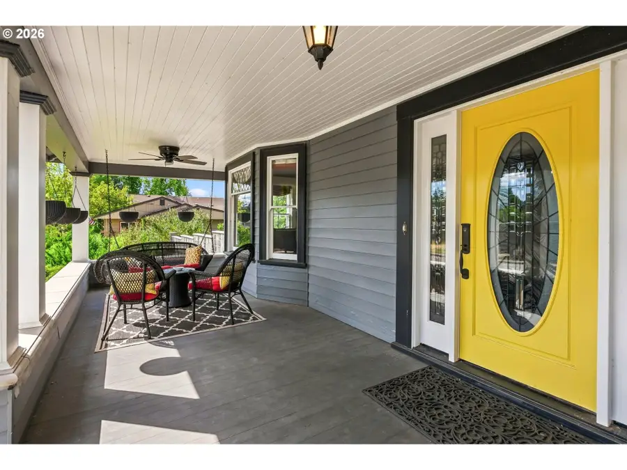 211 S 3rd St, Cottage Grove, OR 97424 - #3