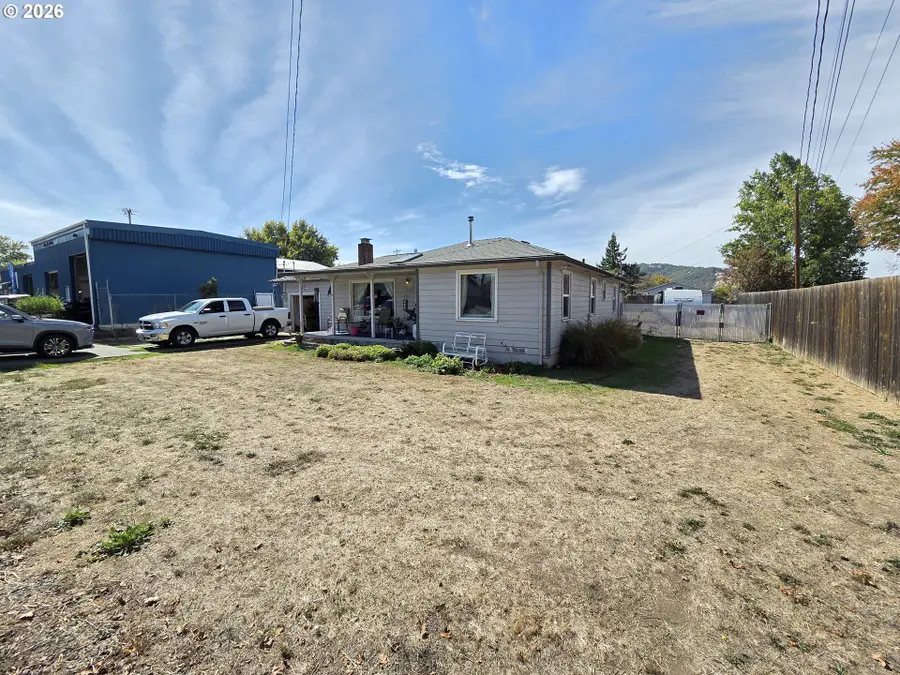 3974 Carnes Rd, Roseburg, OR 97471 - #3