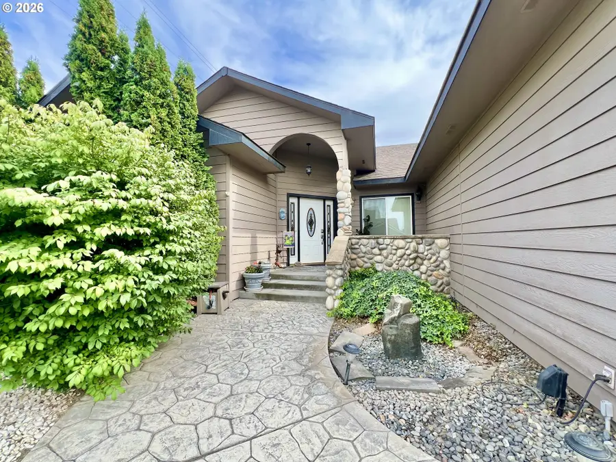 994 E Hurlburt Ave, Hermiston, OR 97838 - #2
