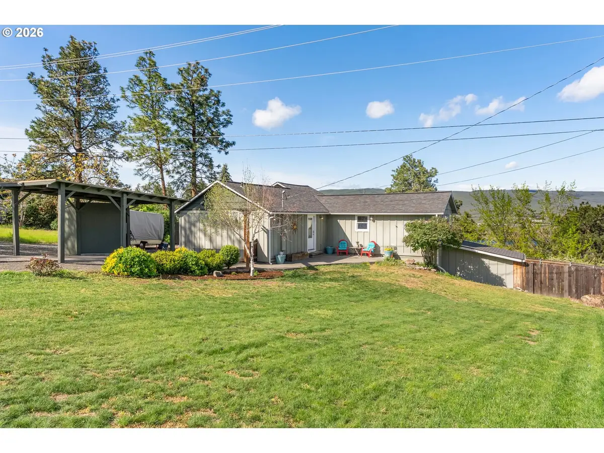 410 E 15th Pl, The Dalles, OR 97058 - #1