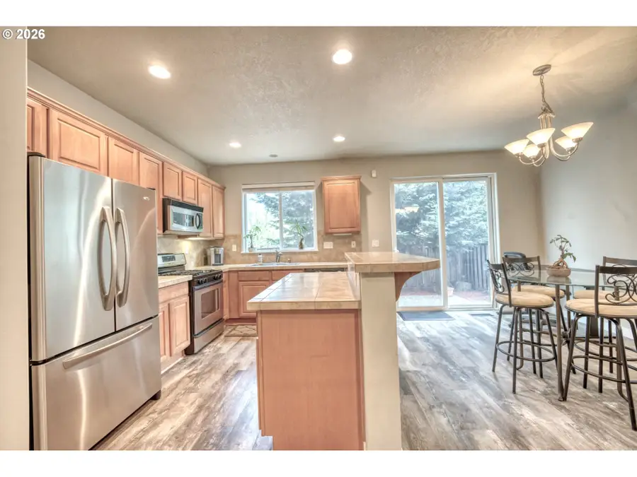 3518 SE Pinewood Ave, Hillsboro, OR 97123 - #3