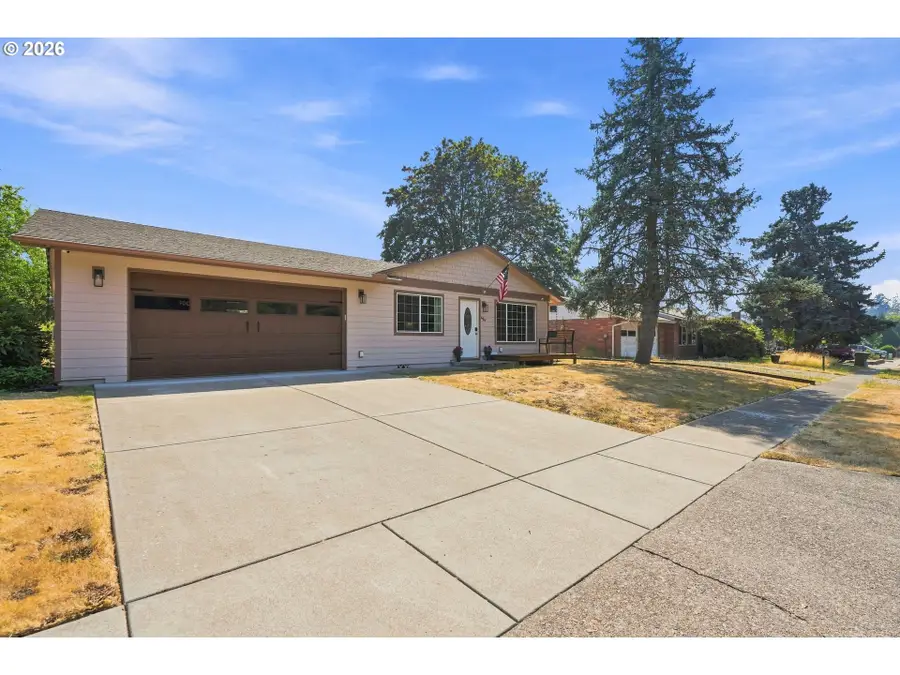 406 E Mission Dr, Newberg, OR 97132 - #2