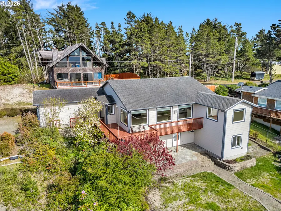 1008 300th Pl, Long Beach North Beach Peninsula, WA 98640 - #2