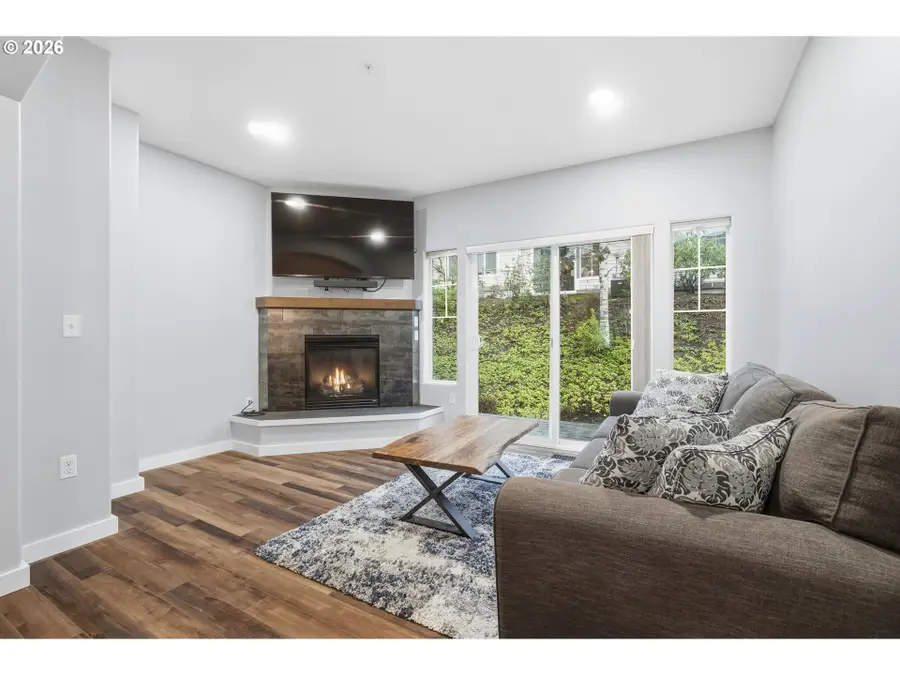 10801 SW Canterbury Ln #102, Tigard, OR 97224 - Image #3