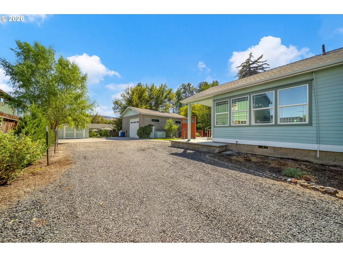 143 SW Beaver St, Prineville, OR 97754 - #1