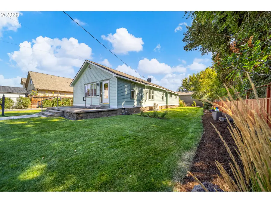 143 SW Beaver St, Prineville, OR 97754 - #2
