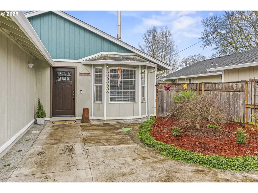 1102 S 11th Ave, Kelso, WA 98626 - Image #2