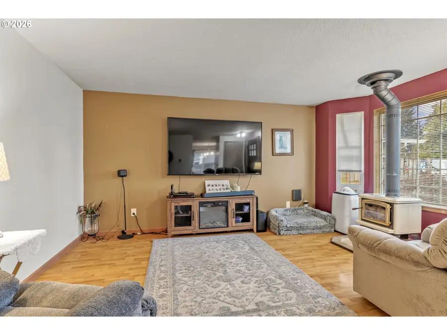 1102 S 11th Ave, Kelso, WA 98626 - Image #3