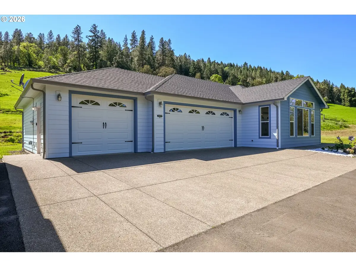 384 Ladybug Ln, Roseburg, OR 97470 - #1
