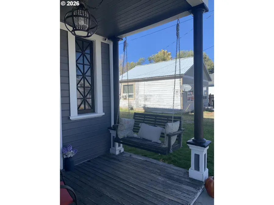 1917 Clifford St, Baker City, OR 97814 - #2