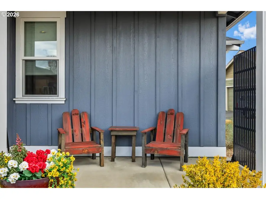 1733 NW Hemlock Ave, Redmond, OR 97756 - #3