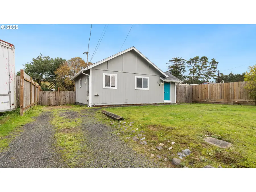 925 Crocker St, Coos Bay, OR 97420 - Image #2