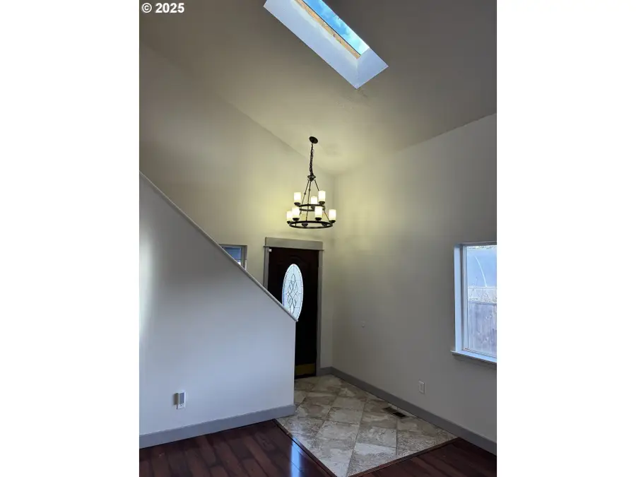 4015 Scenic Dr, Eugene, OR 97404 - Image #3