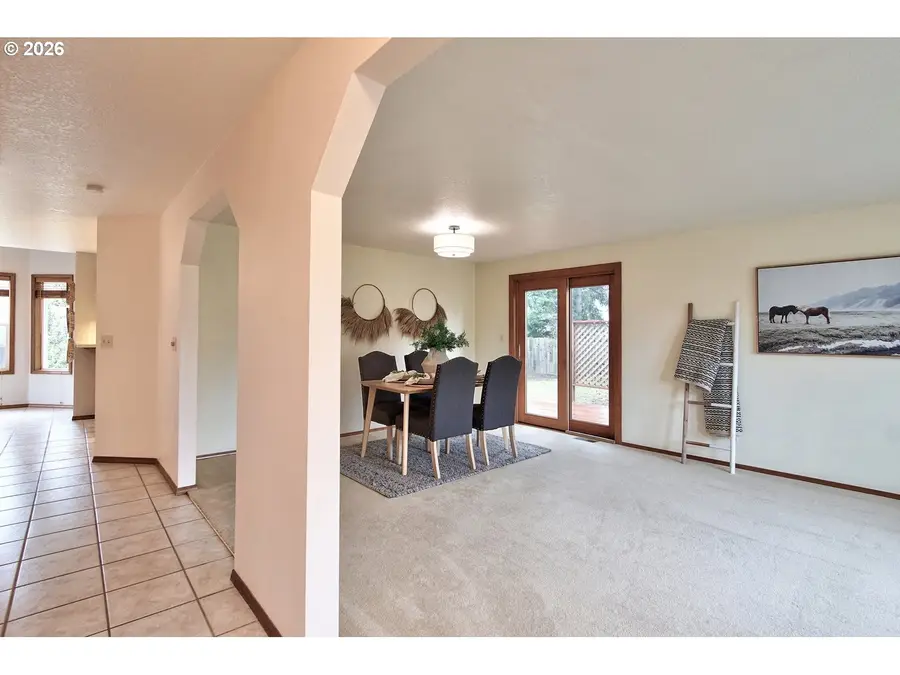 5022 NE Saddle Ct, Hillsboro, OR 97124 - Image #3