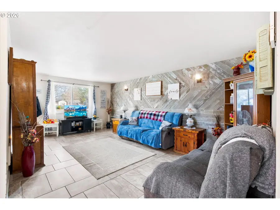 133 Edith Cir, Eagle Point, OR 97524 - Image #3