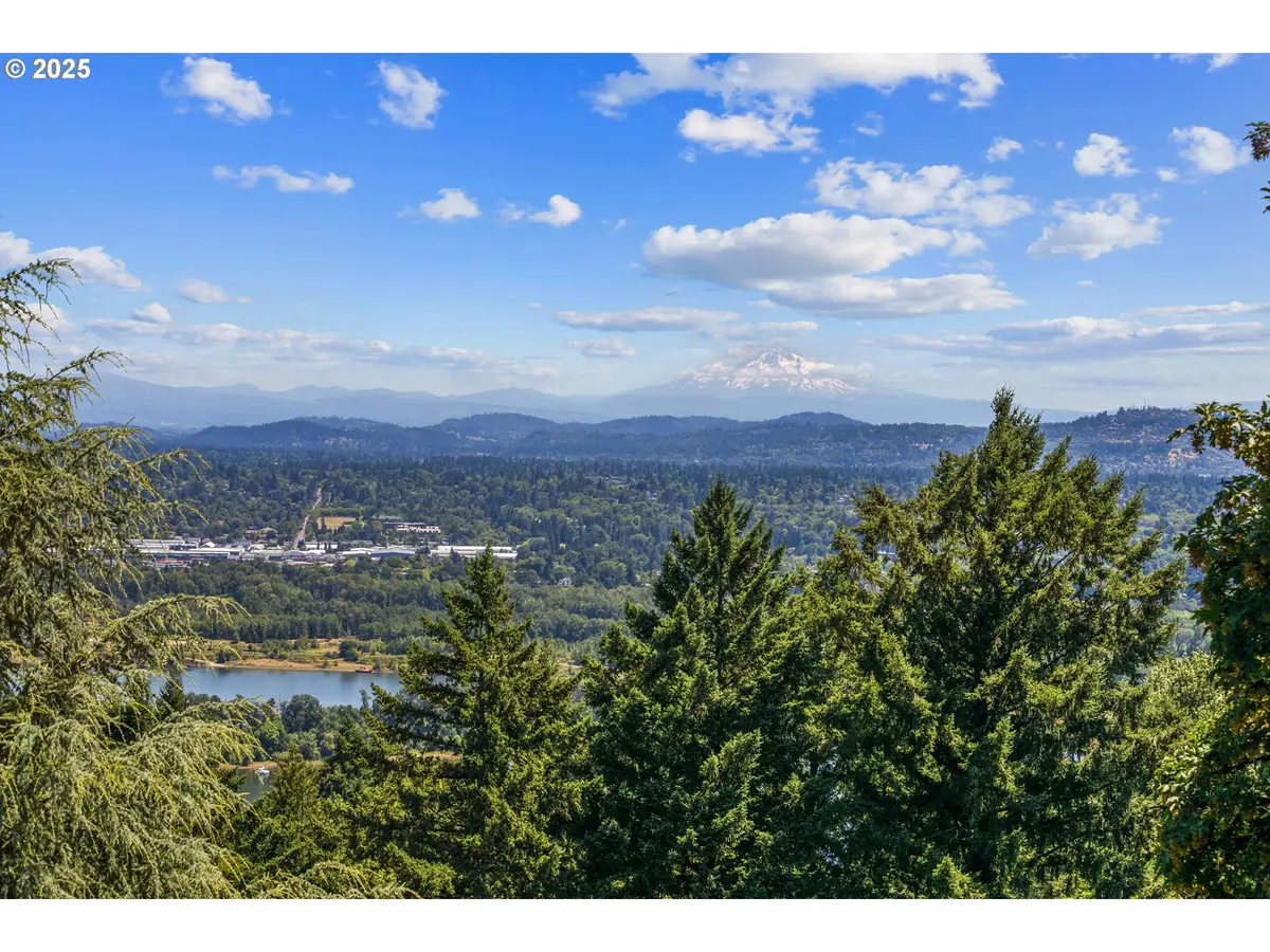5570 SW Menefee Dr, Portland, OR 97239 - #1