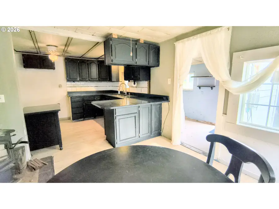 319 N Wall St, Coos Bay, OR 97420 - Image #2