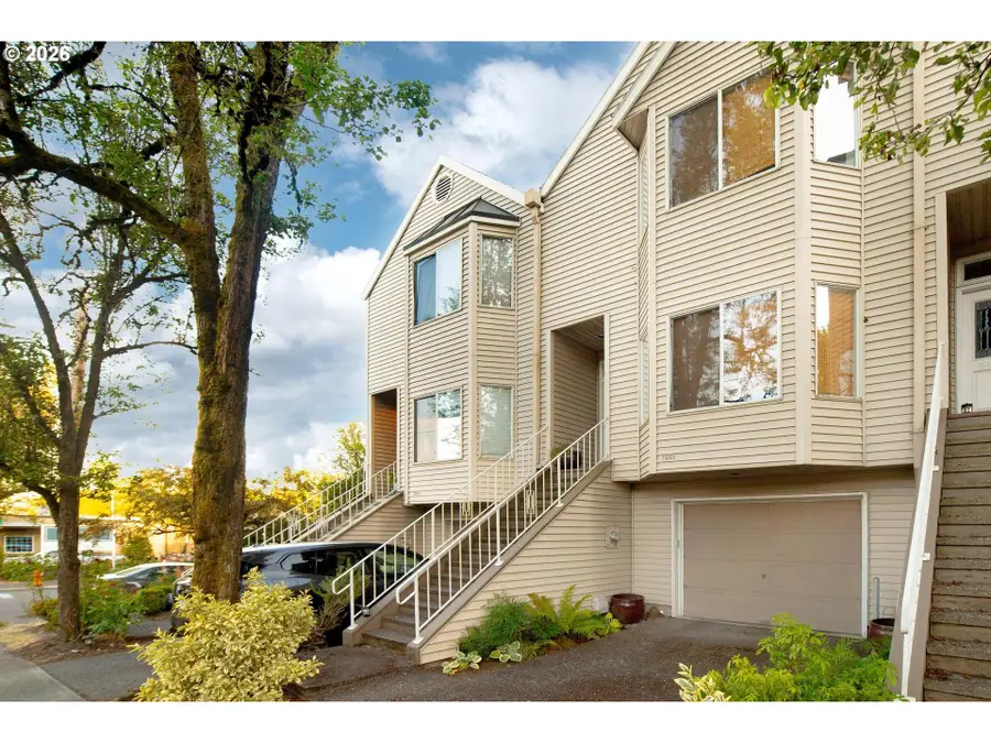242 S Sweeney St, Portland, OR 97239 - #2