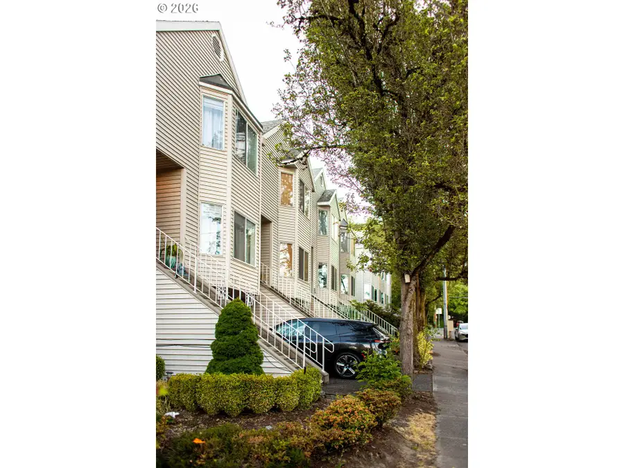 242 S Sweeney St, Portland, OR 97239 - #3