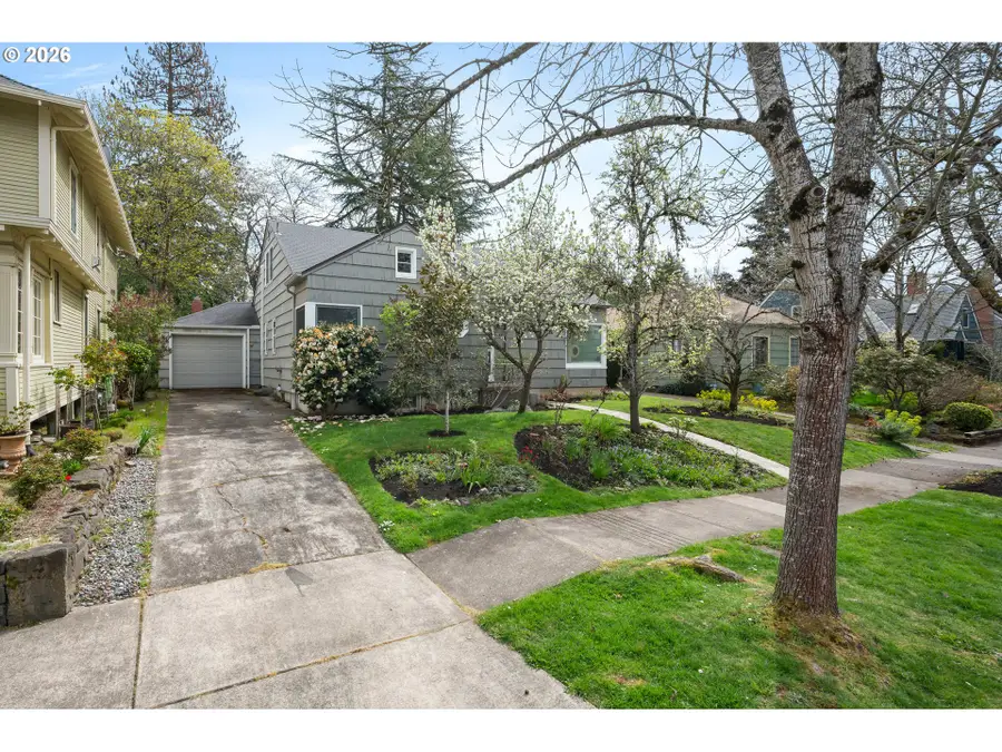 2045 Kincaid St, Eugene, OR 97405 - #2