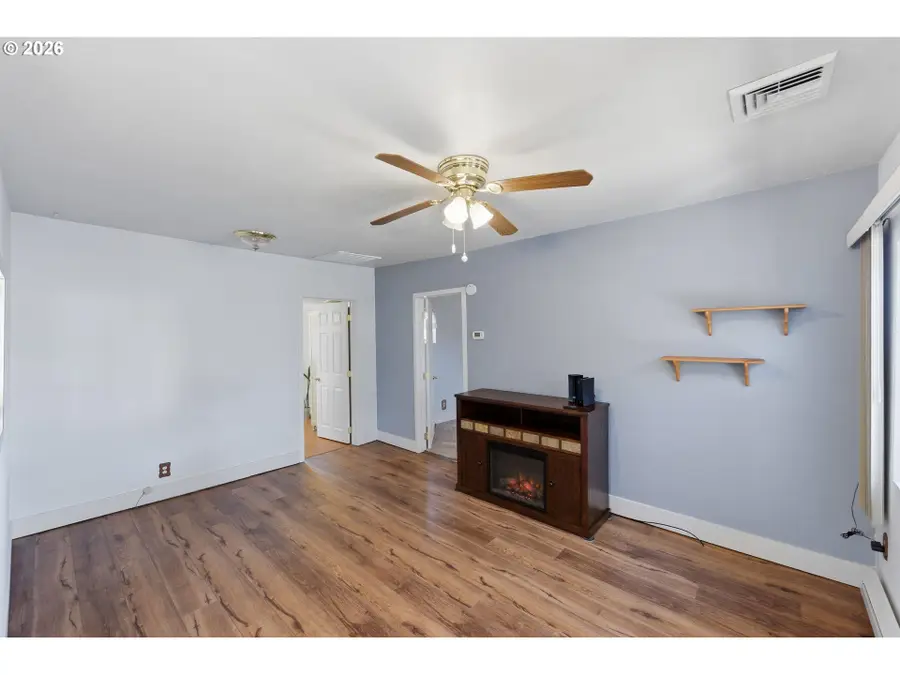 376 S Wall St, Coos Bay, OR 97420 - #3