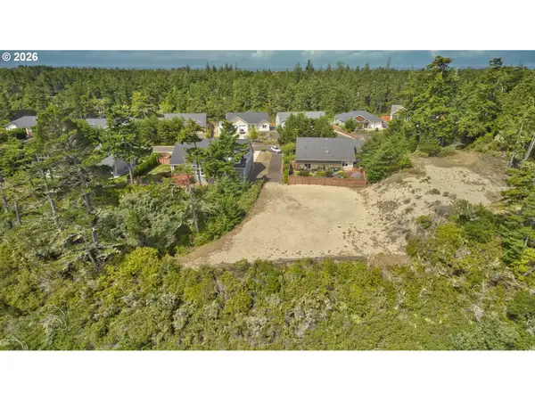 Lake Point Dr #69, Florence, OR 97439