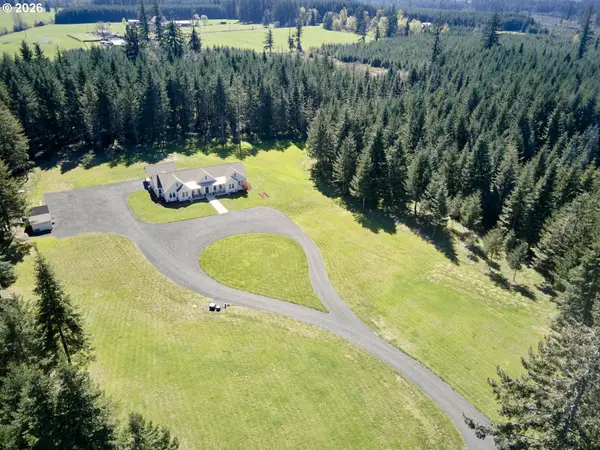 215 Bear Creek Ln, Winlock, WA 98596