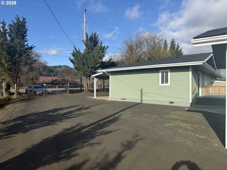 3699 Nonpareil Rd, Sutherlin, OR 97479 - #3