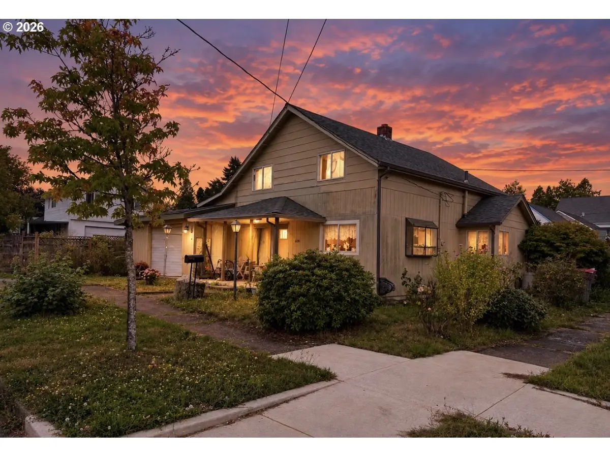608 SW 1st St, Sheridan, OR 97378 - #1