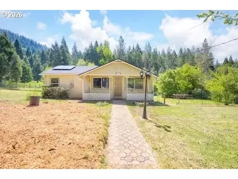 251 Humphrey Addition Rd, Glendale, OR 97442