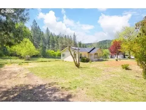 251 Humphrey Addition Rd, Glendale, OR 97442 - #3