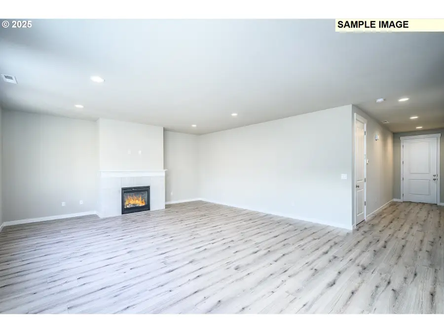956 NE Sagebrush Dr, Estacada, OR 97023 - Image #2