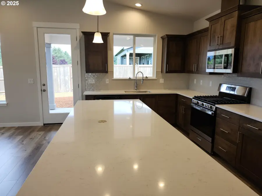 2950 Olympic St #20, Woodburn, OR 97071 - Image #3