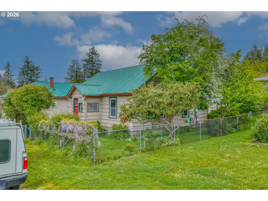 1170 N Baxter St, Coquille, OR 97423 - #2