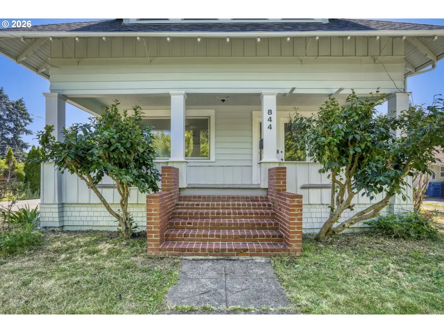 844 Corby St, Woodburn, OR 97071 - #2