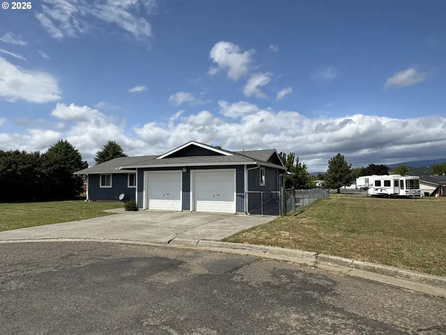 1238 Bennett Dr, Goldendale, WA 98620 - #2