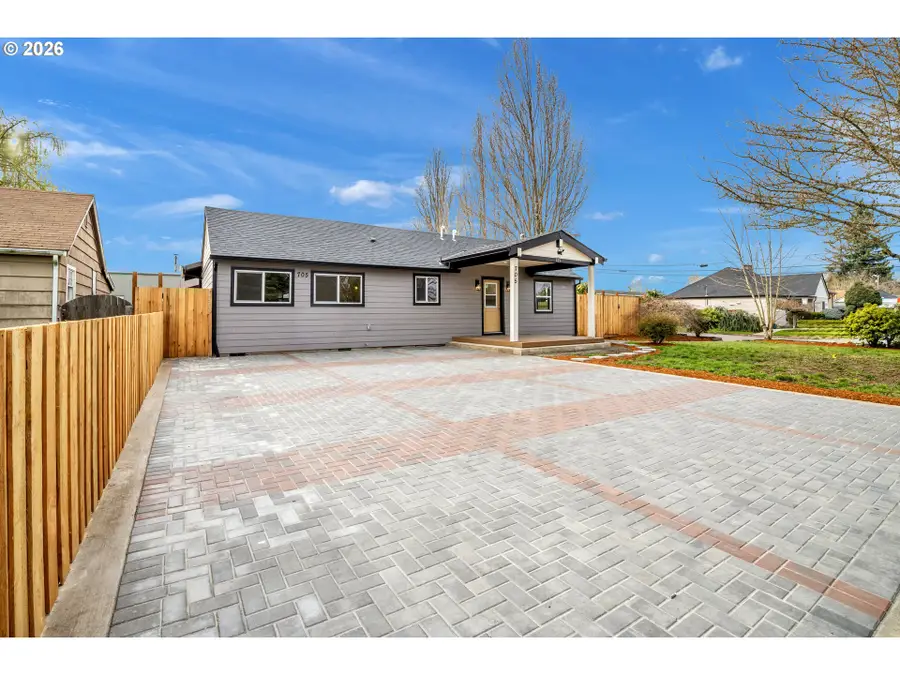 705 SW Dennis Ave, Hillsboro, OR 97123 - #3