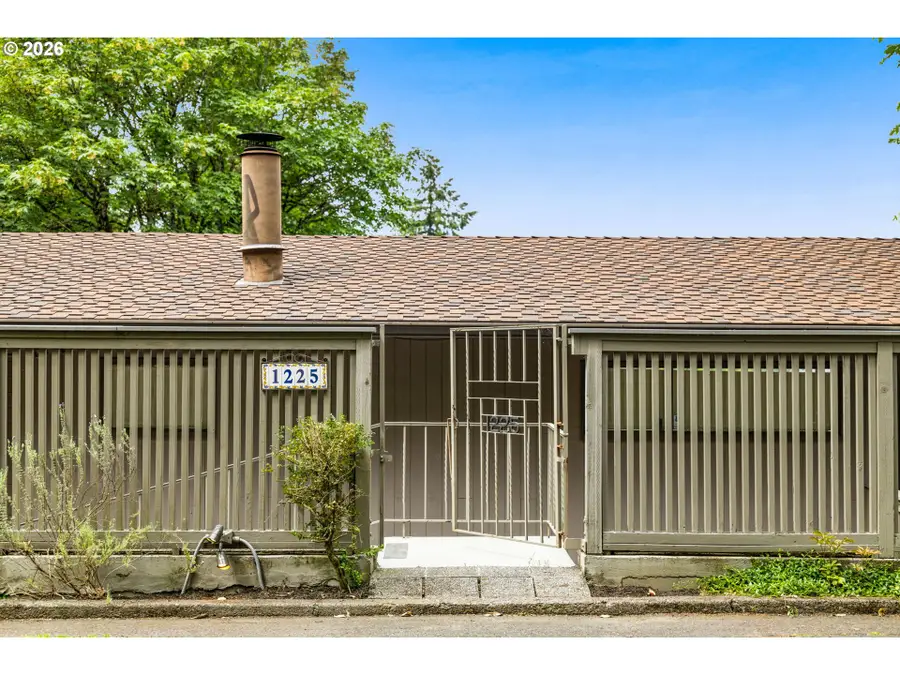1225 SW Rivington Dr, Portland, OR 97201 - #3