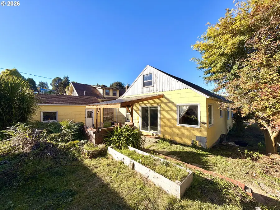1321 California Ave, Coos Bay, OR 97420 - #2