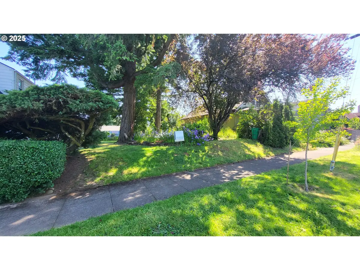 7020 NE Stanton St, Portland, OR 97213 - Image #1