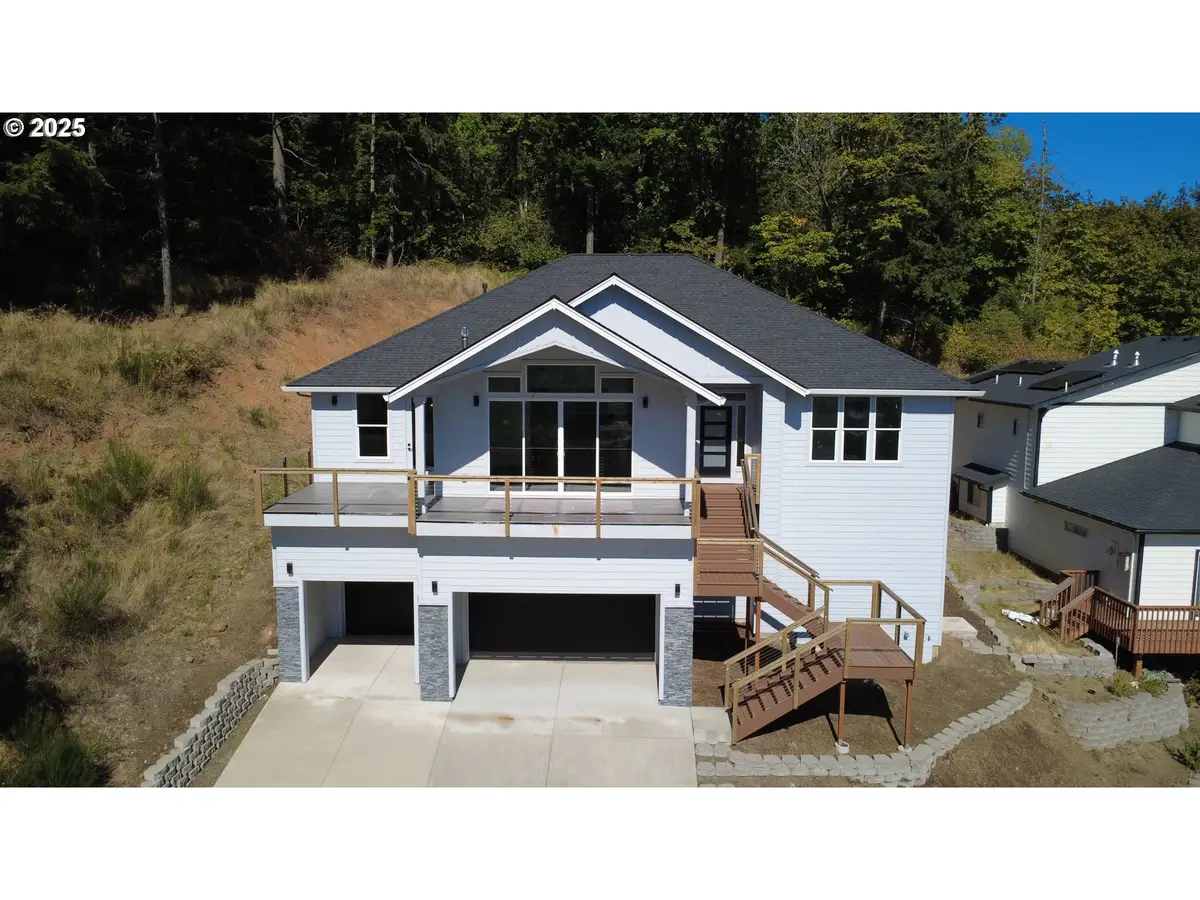 812 Hawk Dr, Silverton, OR 97381 - Image #1