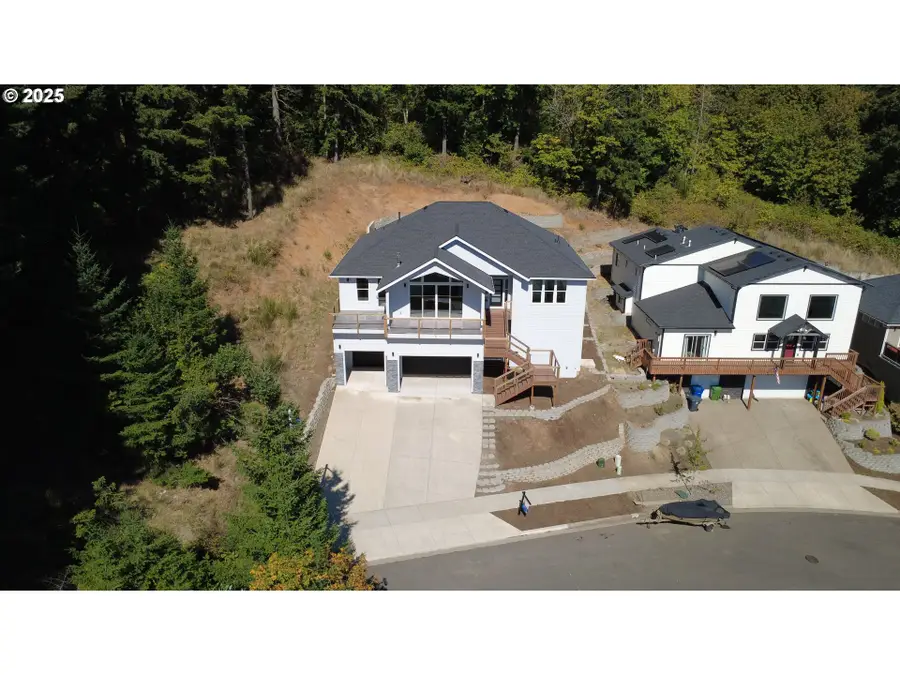 812 Hawk Dr, Silverton, OR 97381 - Image #3