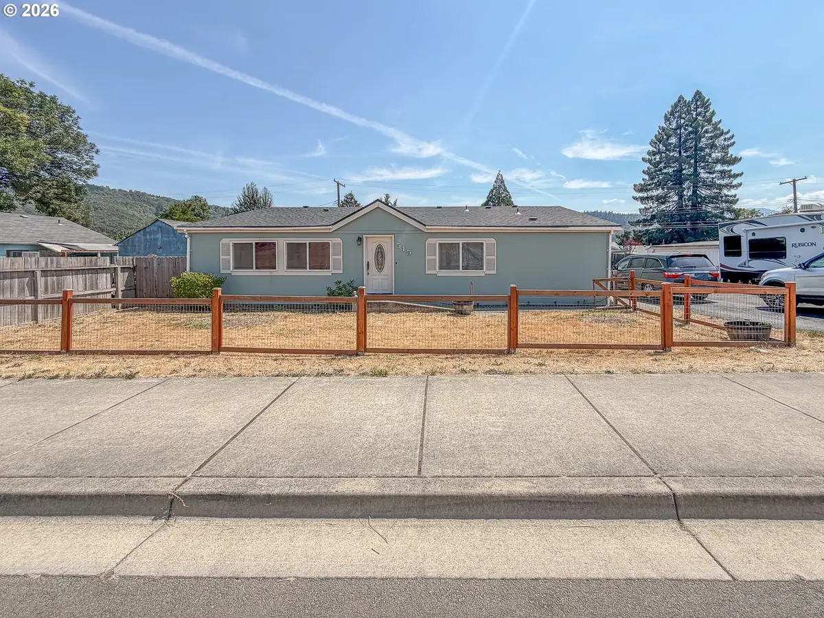 545 E 4th Ave, Riddle, OR 97469 - #1