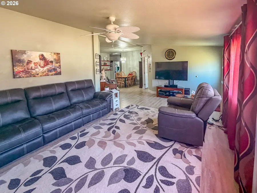 545 E 4th Ave, Riddle, OR 97469 - #3